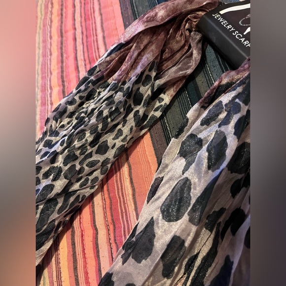 Animal print Scarf Necklace - Picture 4 of 5